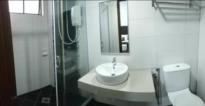침실 1개 풀장 전망 아파트, Marina Heights Hotel 3 Bedrooms Swimming Pool View Lumut Manjung