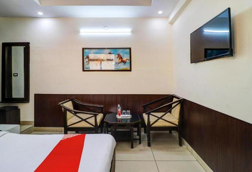 スタンダードルーム, Oyo Hotel Paradise