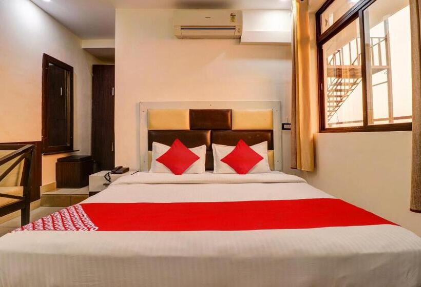 スタンダードルーム, Oyo Hotel Paradise