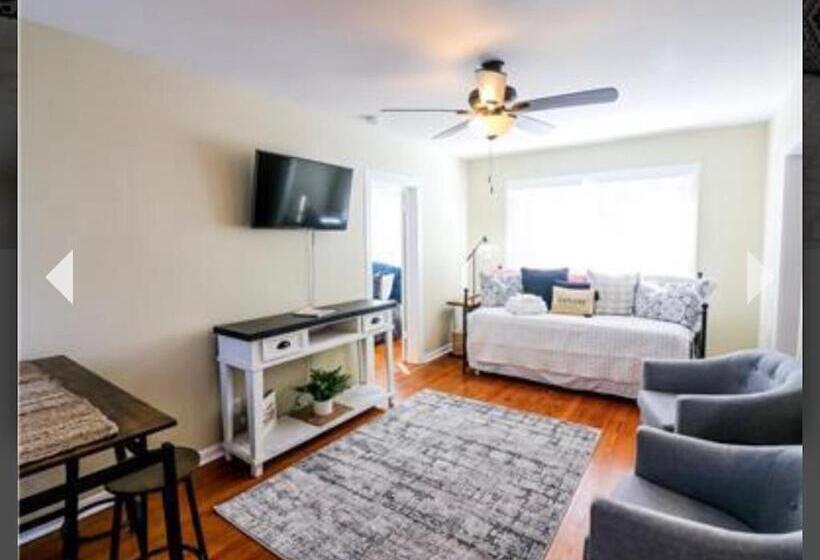 اتاق استاندارد, Old Bay All Day