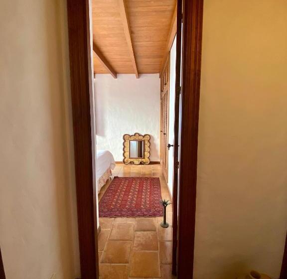 חדר משפחתי נוף לגינה, La Rayuela Suites