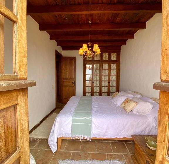 חדר משפחתי נוף לגינה, La Rayuela Suites