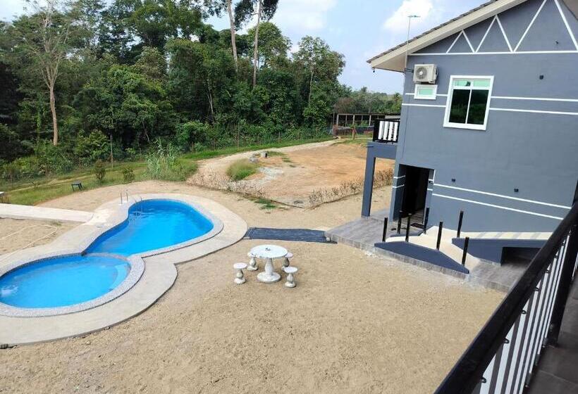 חדר משפחתי, Perry Barr La Ganta Residence