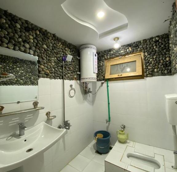 اتاق استاندارد با چشم‌انداز باغ, Royal Guest House