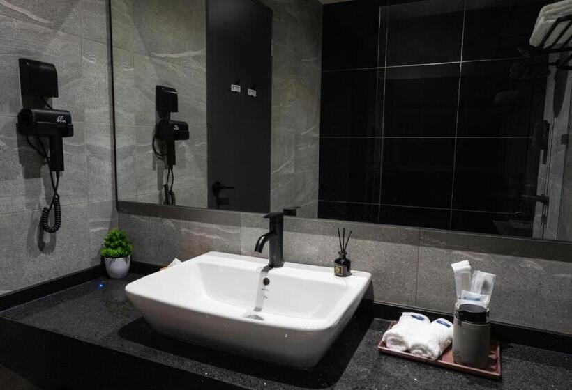 Quarto Familiar Superior, Blu Sentral