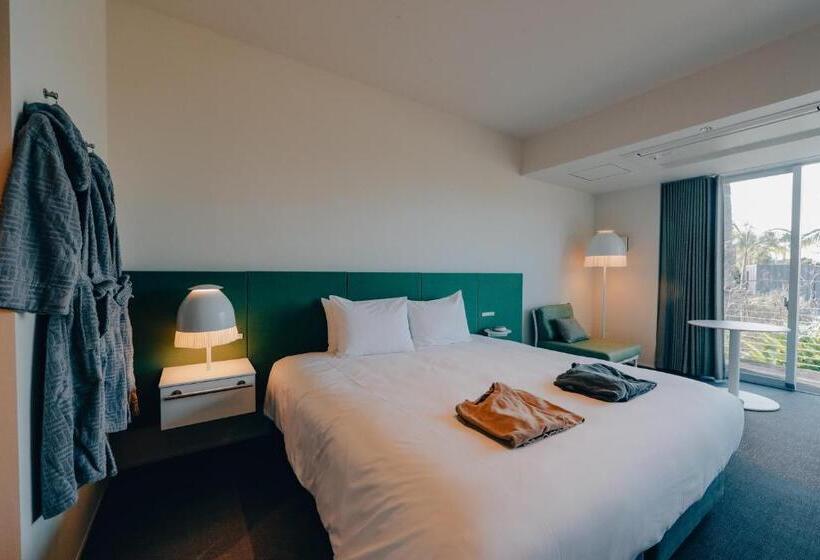 스탠다드 룸 킹사이즈 침대, Botanical Pool Club