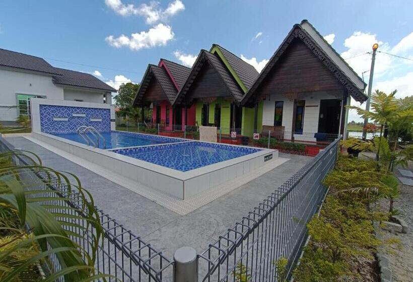 غرفة عائلية مطلّة علي الجبل, Chalet And Homestay Kasih Bonda For Musllim Only