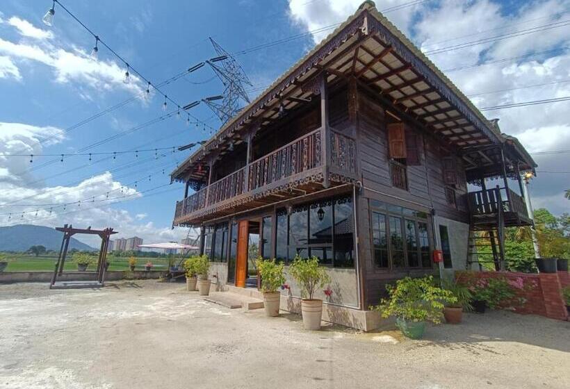 غرفة عائلية مطلّة علي الجبل, Chalet And Homestay Kasih Bonda For Musllim Only