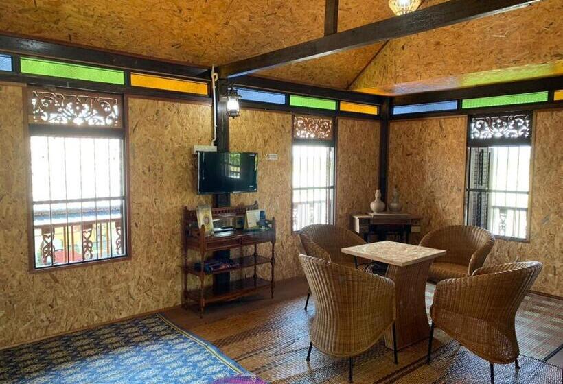 غرفة عائلية مطلّة علي الجبل, Chalet And Homestay Kasih Bonda For Musllim Only