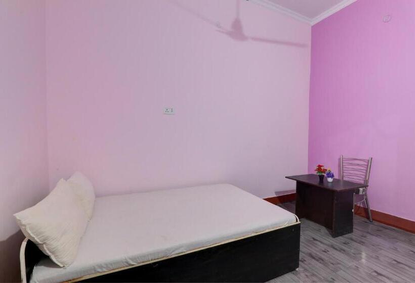 חדר קלאסי לשלושה, Oyo Aj Up 52