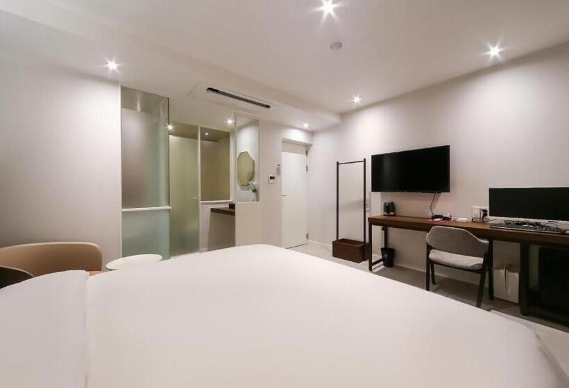 Номер Deluxe, Busan Daeyeondong Hotel Bosco