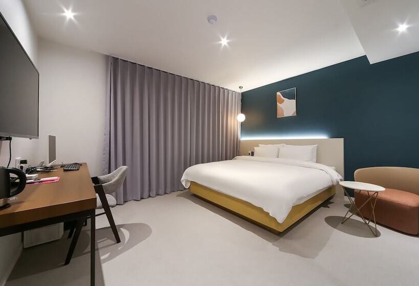 Номер Deluxe, Busan Daeyeondong Hotel Bosco