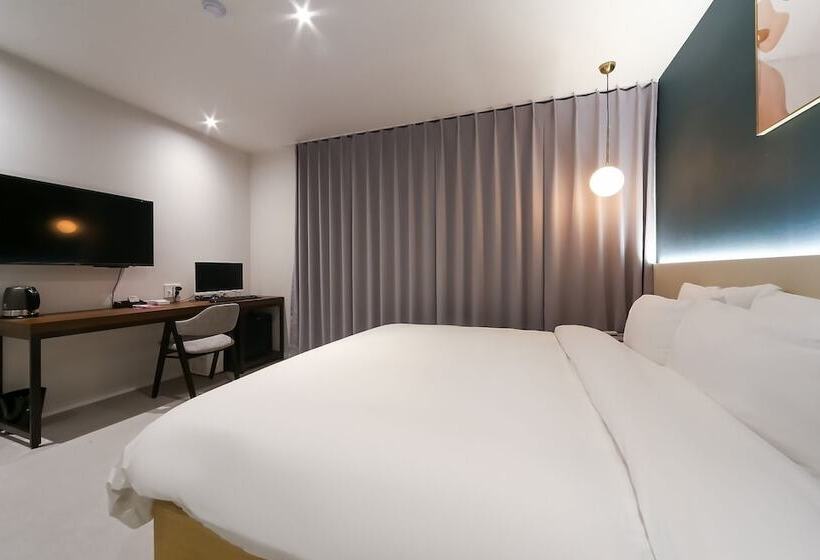 Номер Deluxe, Busan Daeyeondong Hotel Bosco
