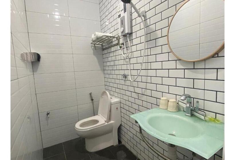 غرفة ديلوكس ثلاثية, Oyo 90857 Hotel Kong Jing