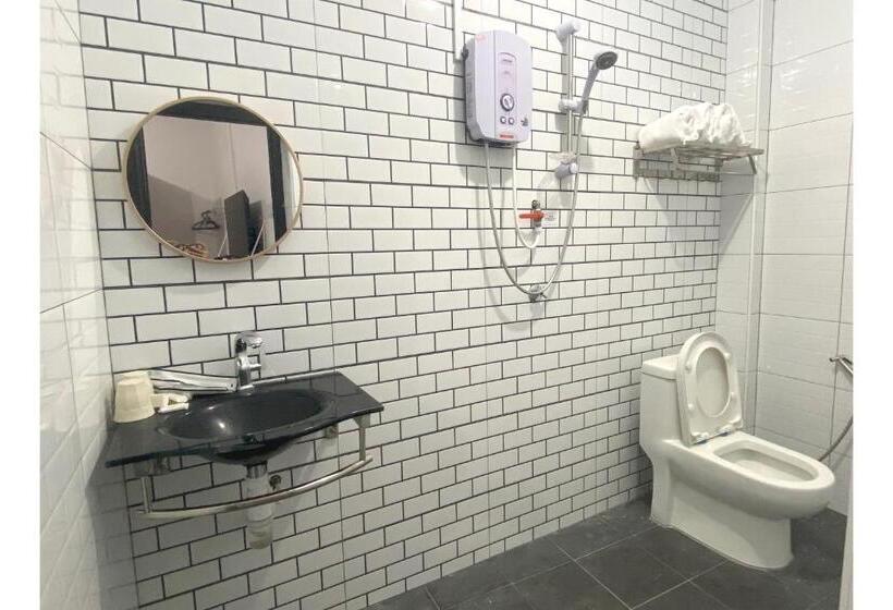 جناح بريميوم, Oyo 90857 Hotel Kong Jing