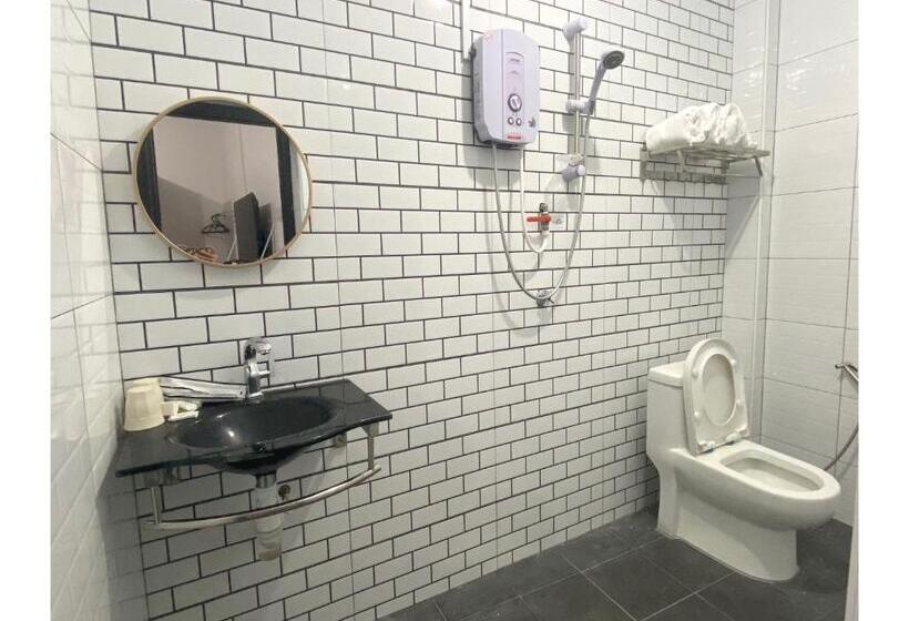 جناح بريميوم, Oyo 90857 Hotel Kong Jing