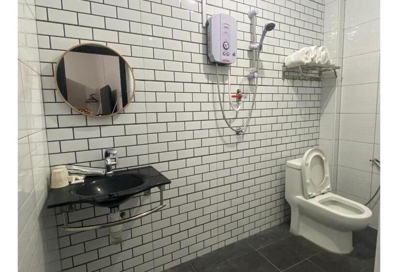 جناح بريميوم, Oyo 90857 Hotel Kong Jing