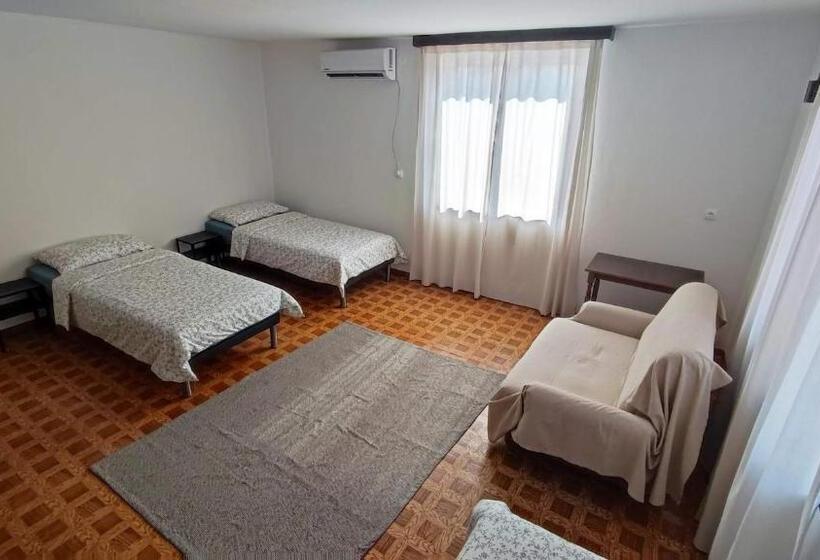 اتاق استاندارد سه نفره, Altana Rooms