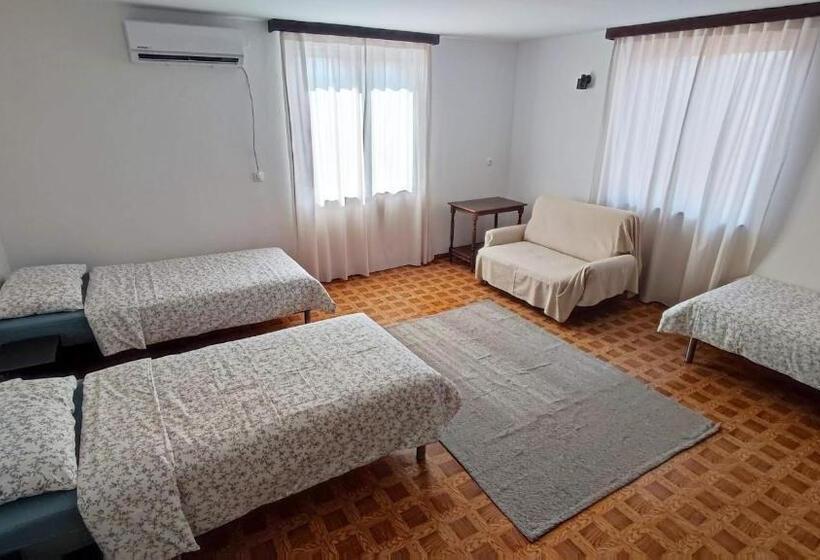 اتاق استاندارد سه نفره, Altana Rooms