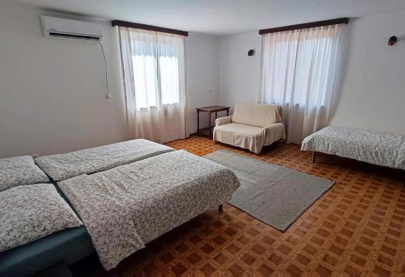 اتاق استاندارد سه نفره, Altana Rooms