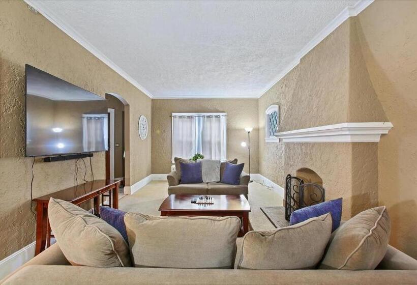 اتاق خانوادگی, Greenridge Getaway:near Universities & Attractions