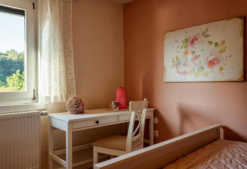 غرفة قياسية حمام مشترك, Pension Im Landhausstil Im Brombachtal, Odenwald