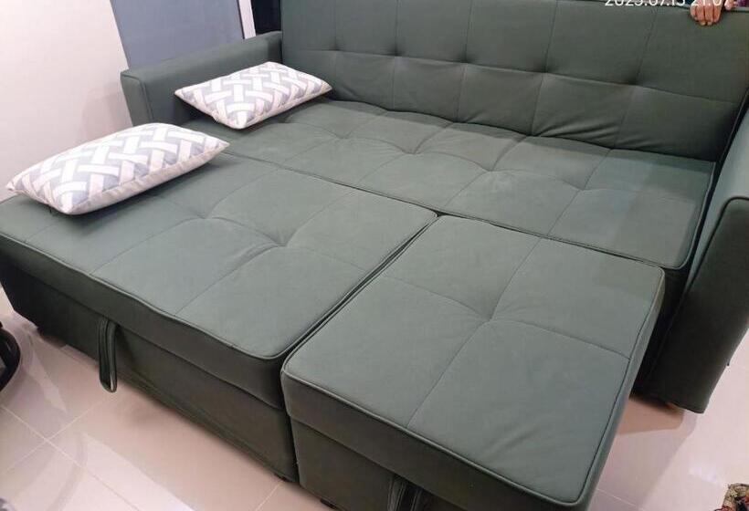 جناح مزوَّد بشرفة, Qilala Dualview By The Shore