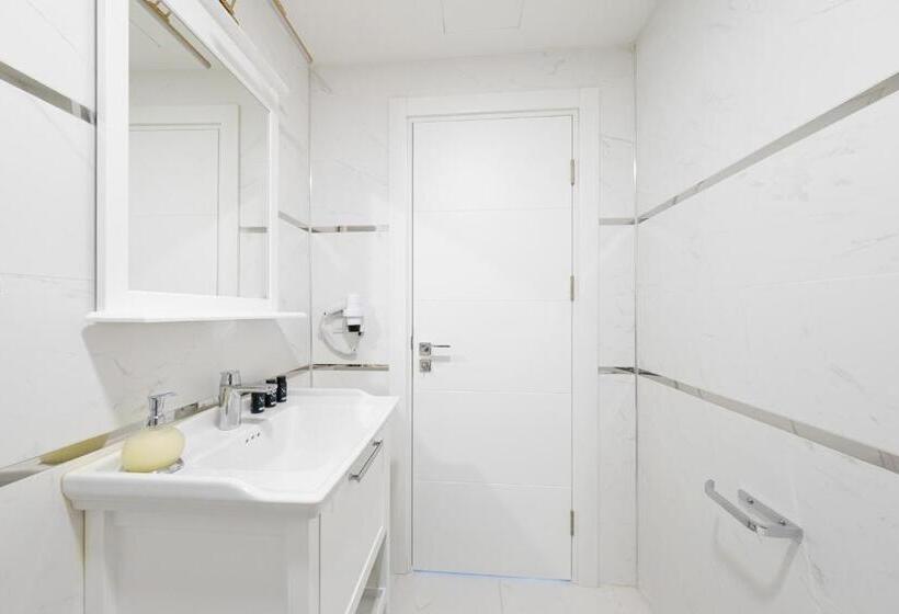 스탠다드 스튜디오, Stella Stays Istanbul Etiler