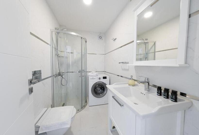 스탠다드 스튜디오, Stella Stays Istanbul Etiler