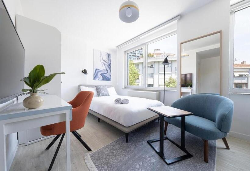 스탠다드 스튜디오, Stella Stays Istanbul Etiler