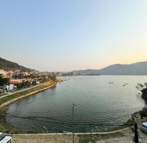 اتاق استاندارد با تخت بزرگ, Night Trails