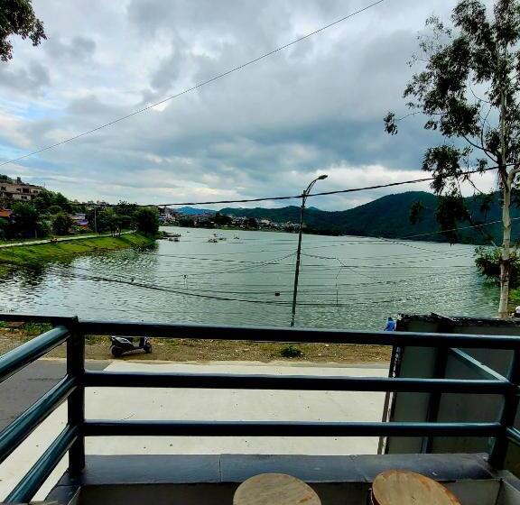 اتاق استاندارد با چشم‌انداز دریاچه, Night Trails