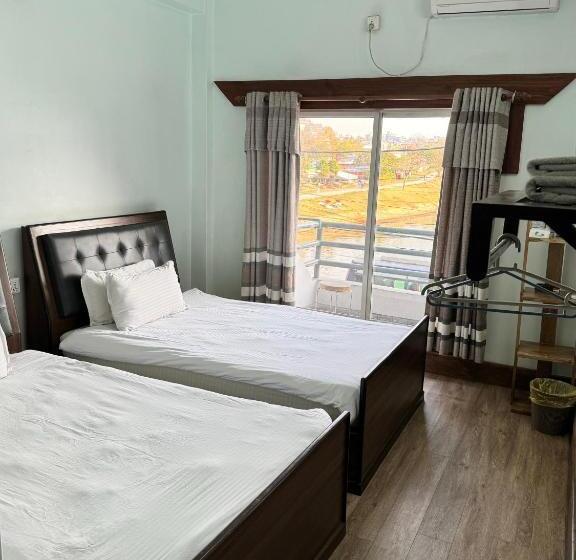 اتاق استاندارد با چشم‌انداز دریاچه, Night Trails