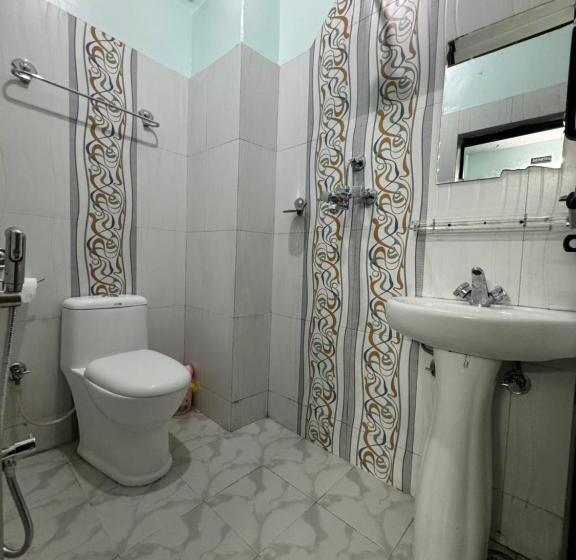 اتاق اکونومی, Night Trails