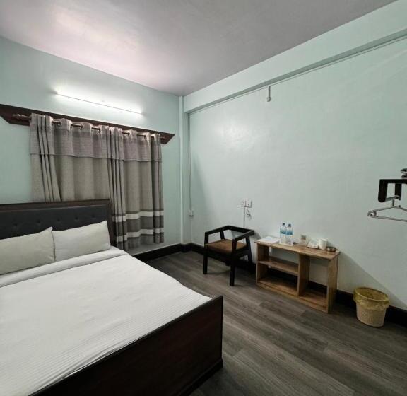 اتاق اکونومی, Night Trails