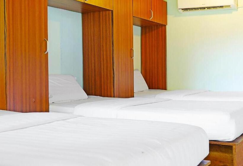 جناح عائلي, Capital O 90557 Dedsaan Beach Village