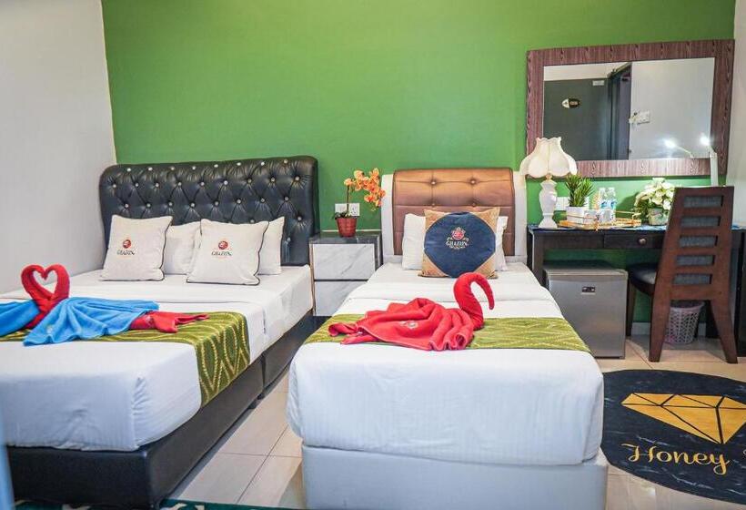 חדר משפחתי דלוקס, Ghazrins Desaru