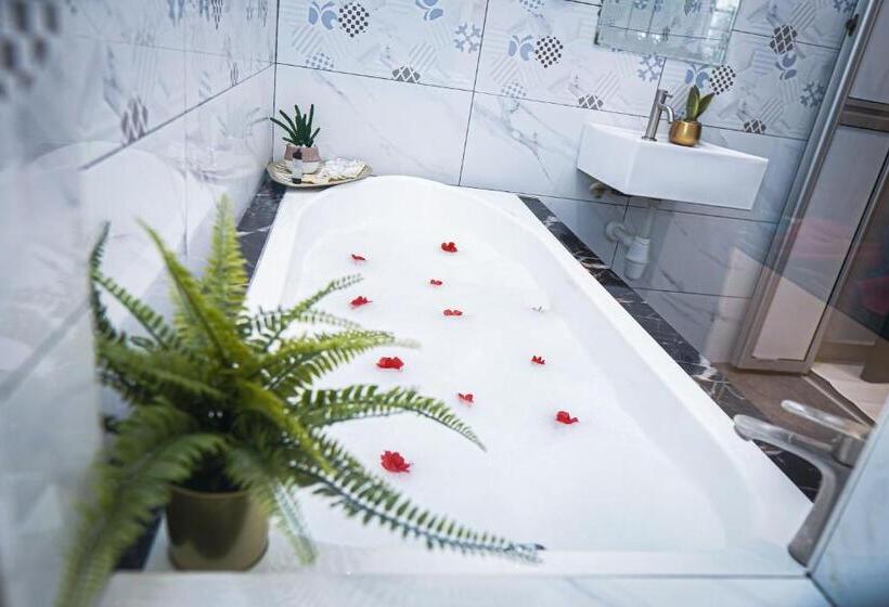 חדר דלוקס, Ghazrins Desaru