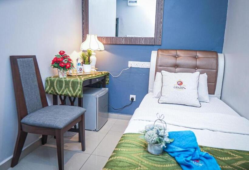 غرفة قياسية فردية, Ghazrins Desaru