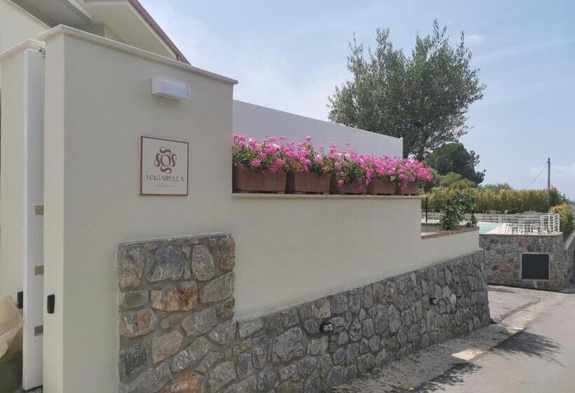 דירת חדר נוף לבריכה, Magarella