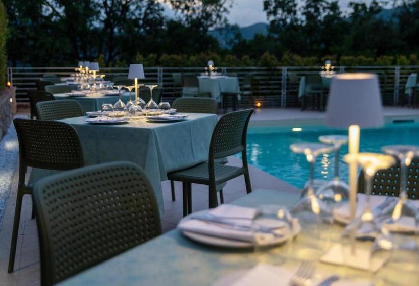 דירת חדר נוף לבריכה, Magarella