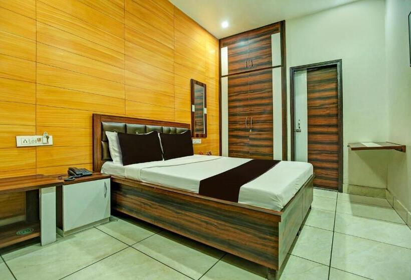 Трехместный Номер Классика, Oyo Hotel Royal Galaxy