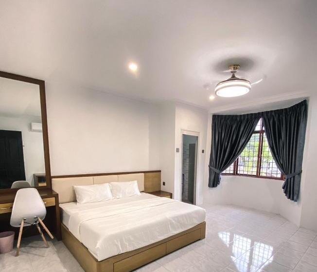Номер Superior Кровать Кинг, Private Bathroom In King Room Bukit Mertajam Alma Impian