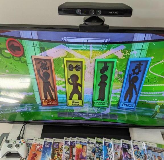 침실 2개 스위트, Private, Spacious, & Bright Home