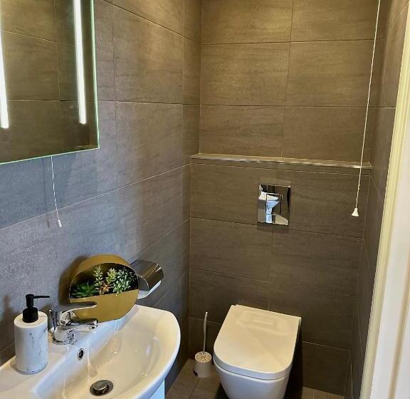 اتاق استاندارد, Room With Private Bathroom/tv