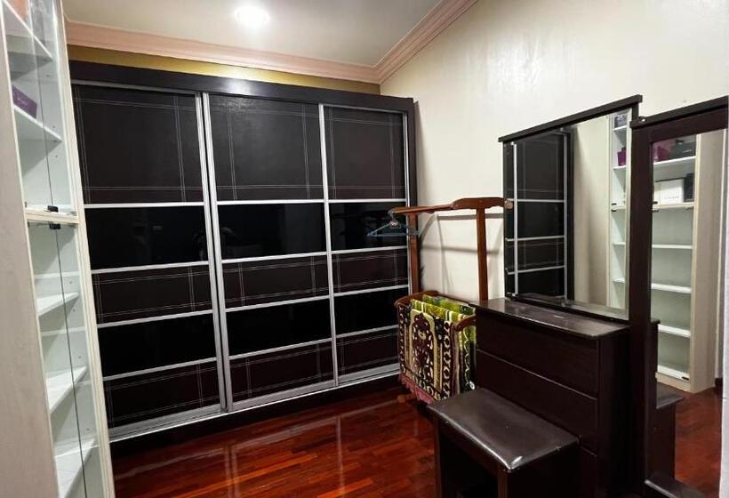 بنجلو عائلى, Yb Guest House 4 Bilik 5 Katil