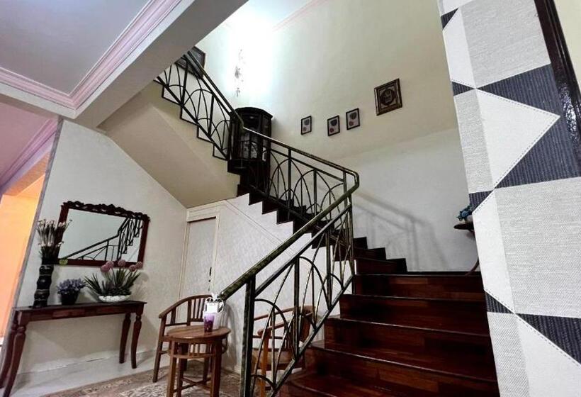 Семейное Бунгало, Yb Guest House 4 Bilik 5 Katil