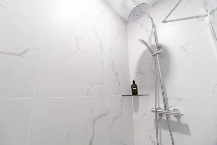استودیوی لوکس, Rozenhaus Montreal
