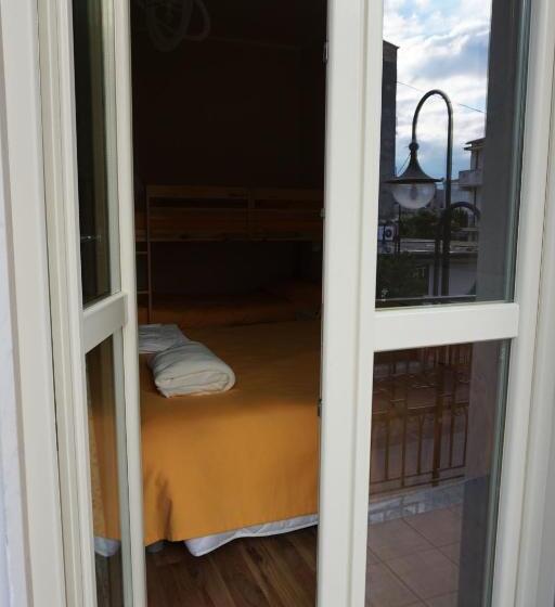 スタンダード4人部屋, Aprile Bed And Breakfast