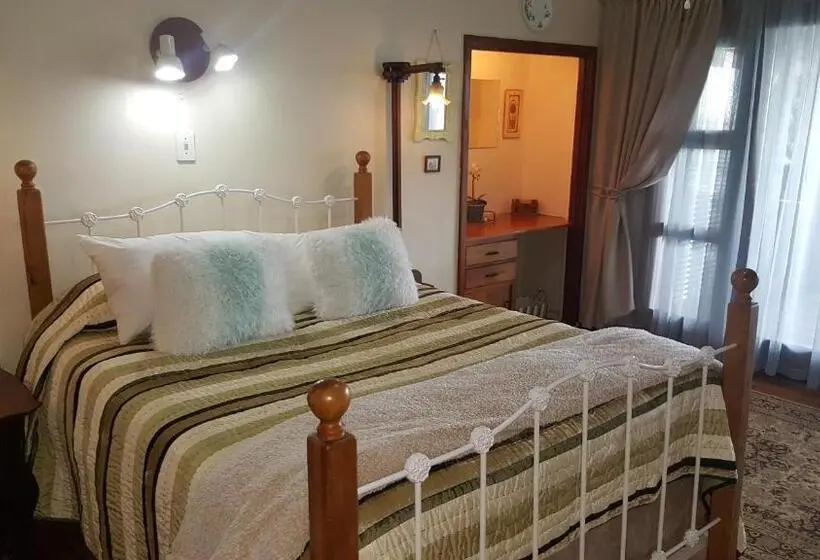Deluxe-huone Allasnäkymä, Bleu Bird Guesthouse